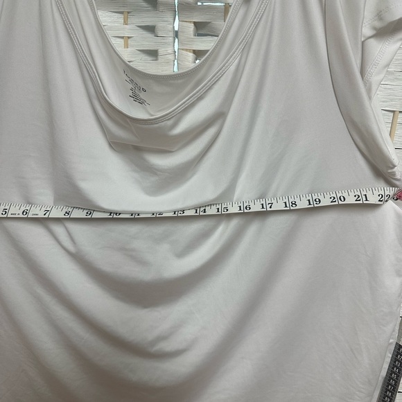 Torrid Active Wear white top short sleeves size 1 good condition‎ - Picture 3 of 5